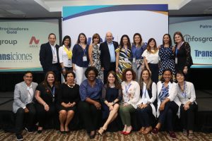 Fotografia de grupo dos participantes da Feira do Coaching da ICF Panamá